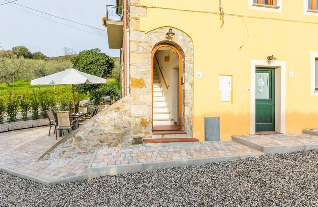 Wonderful private villa for 6 guests with WIFI, A/C, TV, patio and parking