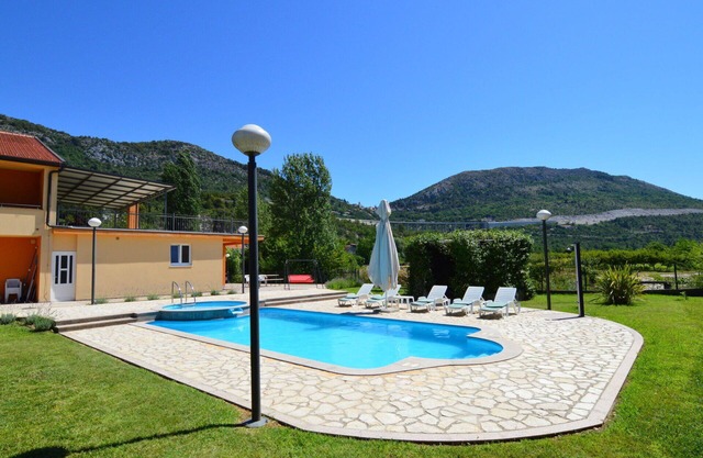 Wonderful private villa for 12 people with private pool, A/C, WIFI, hot tub, TV and terrace