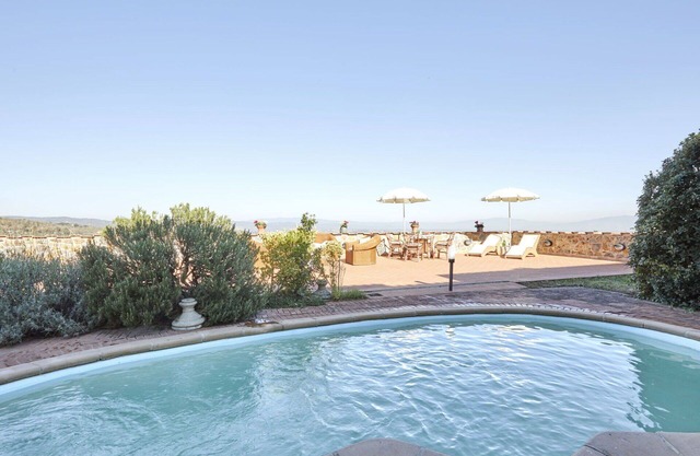 Wonderful private villa for 16 guests with A/C, WIFI, private pool, hot tub, TV, terrace and par.