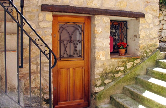 Wonderful private villa for 5 people with WIFI, TV, patio, pets allowed and parking