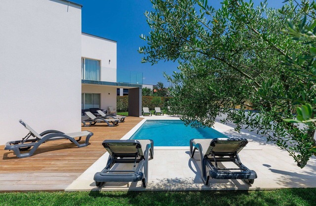 Wonderful private villa for 8 guests with private pool, WIFI, A/C, TV, terrace and pets allowed