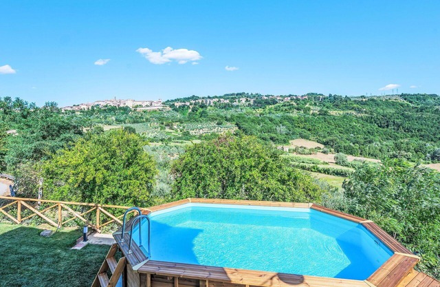 Wonderful private villa with private pool, hot tub, WIFI, TV, patio, pets allowed and panoramic .