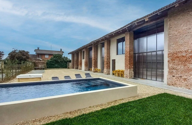 Wonderful private villa for 14 people with WIFI, hot tub, A/C, private pool, TV and patio
