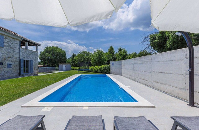 Wonderful private villa for 6 people with private pool, hot tub, A/C, WIFI, TV and terrace