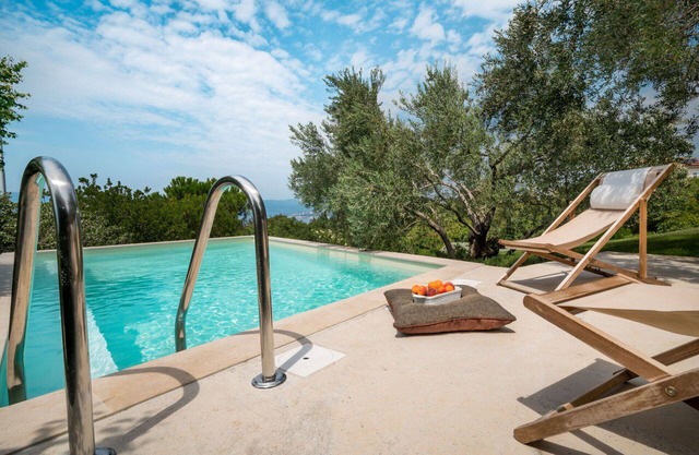 Wonderful private villa for 8 guests with WIFI, A/C, private pool, TV, terrace and pets allowed