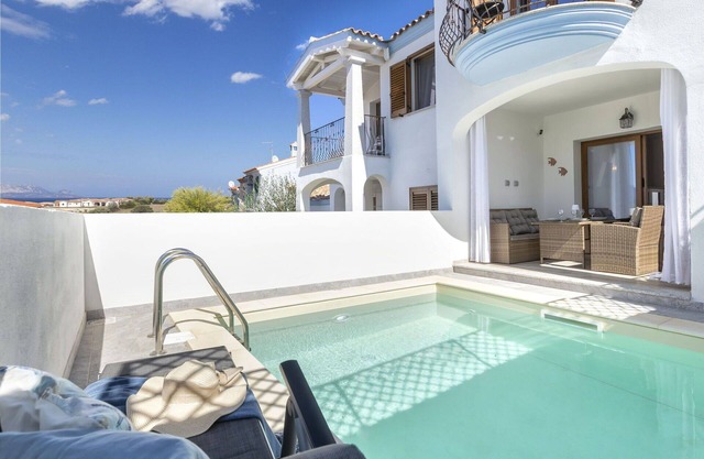 Wonderful private villa for 4 guests with WIFI, private pool, A/C, TV, patio and parking