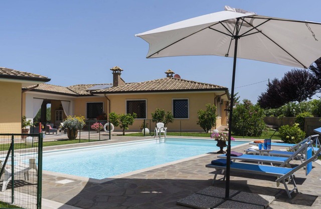Wonderful private villa for 10 guests with private pool, WIFI, A/C and patio