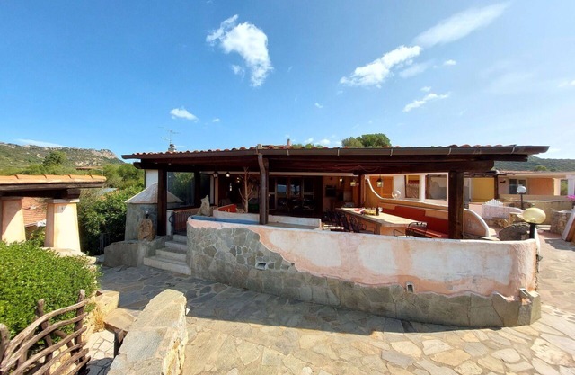 Wonderful private villa for 7 guests with A/C, TV, patio, pets allowed and panoramic view
