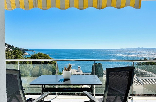 WONDERFUL SEA VIEW, TO PRACTICE HIKING, 150m. OF THE BEACH.