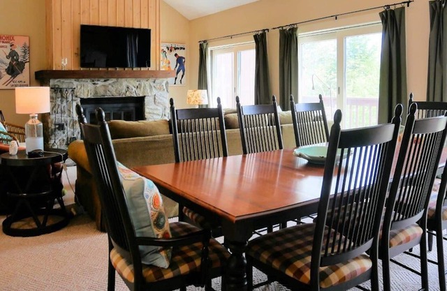 Wonderful space in this large, 3-Level Townhouse at Bromley's Ridges
