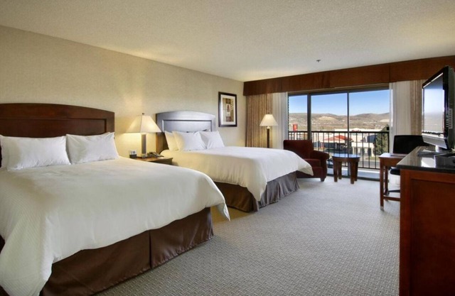 Wonderful Stay! 2 Sleek Units, Outdoor Pool, FREE Parking, Pets Allowed!