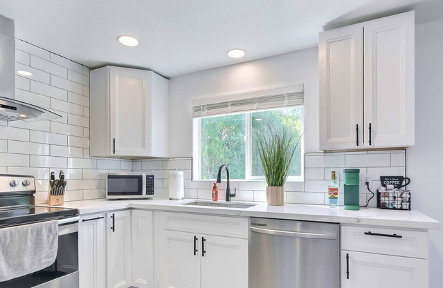 Wonderful Tacoma Home 10 minutes from Ruston, Point Defiance Zoo and much more