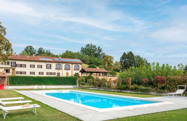 Wonderful villa for 10 people with WIFI, pool, TV, patio and parking
