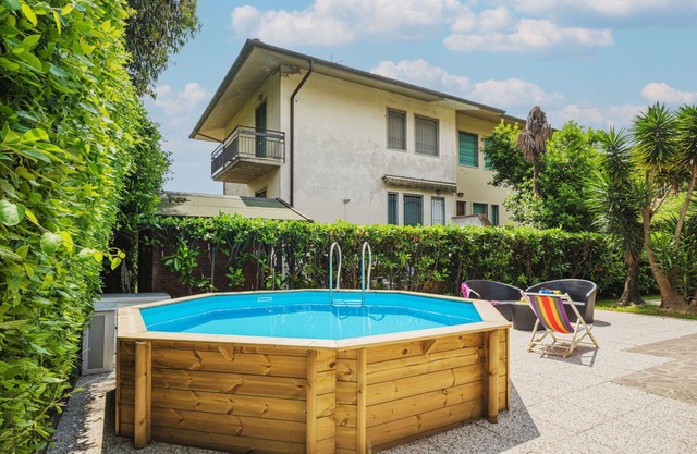 Wonderful villa for 8 guests with private pool, WIFI, TV and pets allowed, close to Forte Dei M.