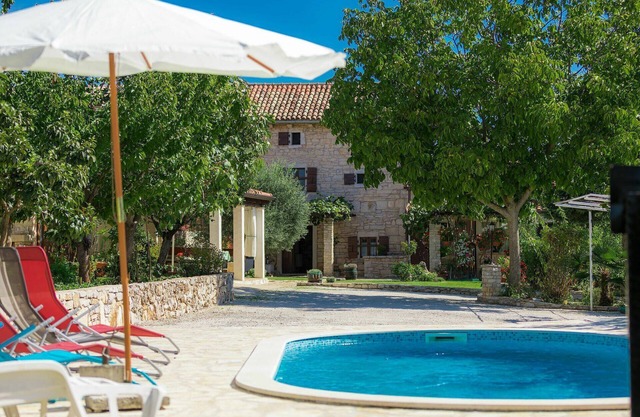 Wonderful villa for 5 people with WIFI, private pool, A/C, TV, terrace, pets allowed and parking