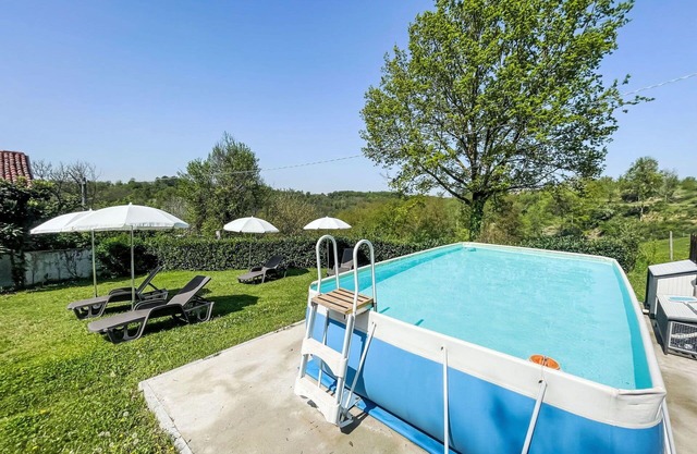 Wonderful villa for 7 guests with private pool, WIFI, A/C, TV, terrace, pets allowed and parking