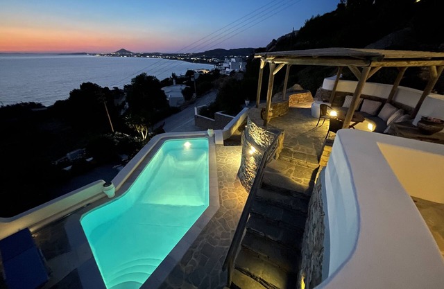 WONDERFUL VILLA WITH SPECTACULAR VIEWS AND PRIVATE POOL, 150m FROM THE BEACH