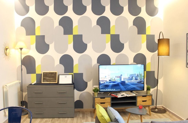 Wonderwall is a ground floor apartment in a convenient area close to the center