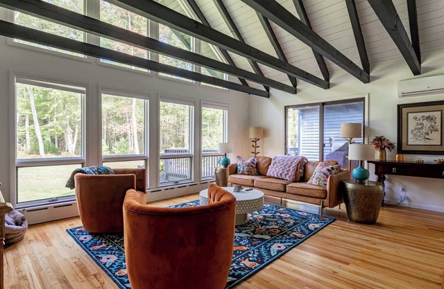 Woodland Manor: Hot Tub | Cozy | Family Friendly