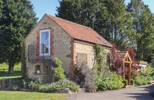 WOODMANS COTTAGE @ NABLES FARM, with open fire in Upper Seagry