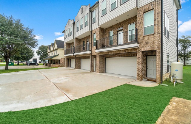 Wow! Private Newer 2 Bedroom House - King Bed - 10 mins from IAH Unit C