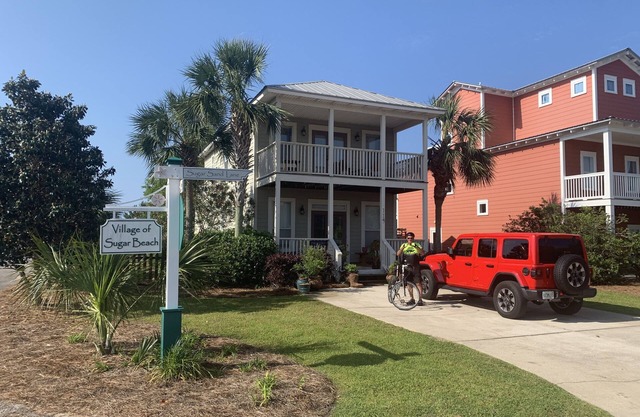 'Wrigley's Field'.Our Charming Seagrove Beach 3 BR/BA @1 Mile to Seaside