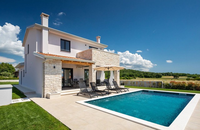 Wunderschöne Villa mit Schwimmbad, Grill, Wifi, Kostenloses Wlan