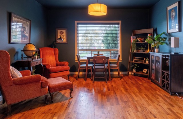WW wine escape—3BR home with AC, patio, full kitchen, grill & cozy charm.