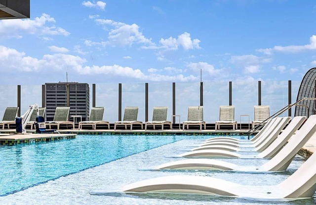 Wyndham Atlanta Resort King 1 Bedroom Presidential Suite