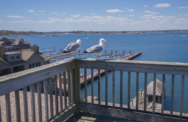 Wyndham Inn on the Harbor 1-Bedroom Suite – Coastal Charm in Newport, RI