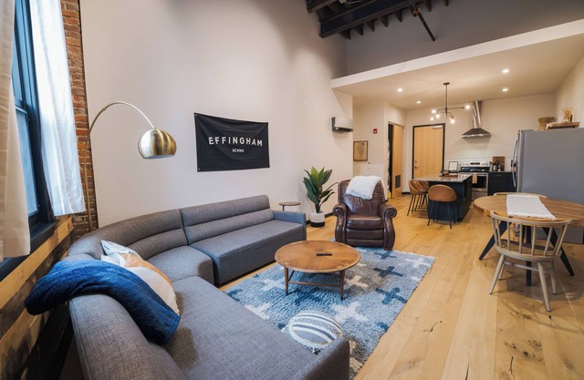 XCHNG Unit C. 2 bd 2 ba.