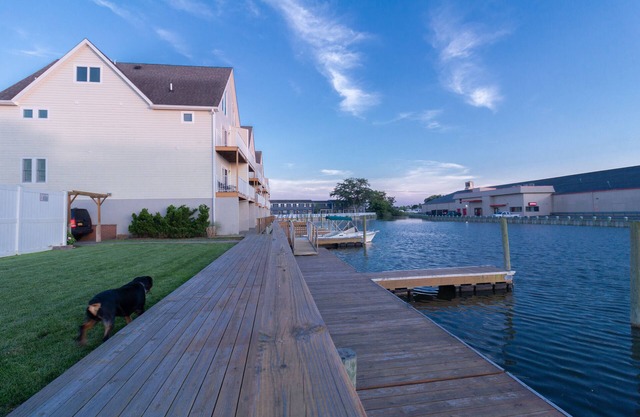 Yachtsman's Cove with 3-Levels
