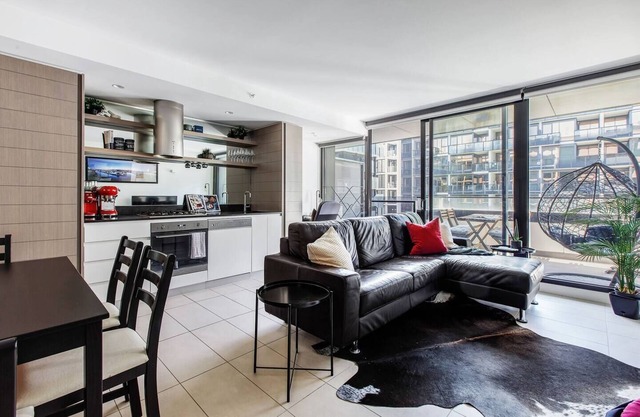 Yarra Mirage Urban Chic meets Cosy Retreat