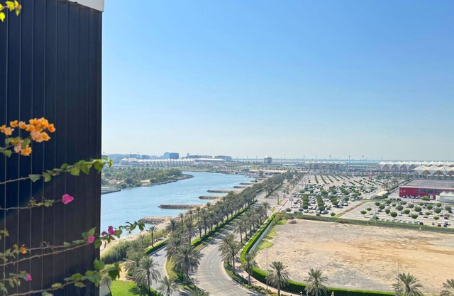 Yas Island Bliss: 1BR with Private Balcony and View