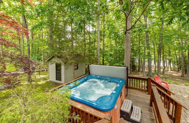 Year-Round Gem w/Dock, Hot Tub & Pool Table