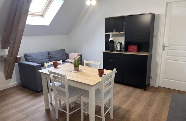 Yellow Gîte: Nature Getaway with Animals and Comfort Included