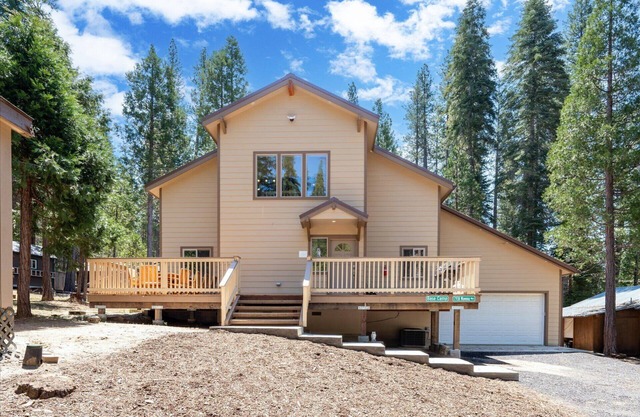 Yosemite Base Camp- Updated cabin INSIDE Yosemite!