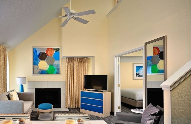 You Found it! 3 Comfortable Units, Free Breakfast, Free Parking, Onsite Pool