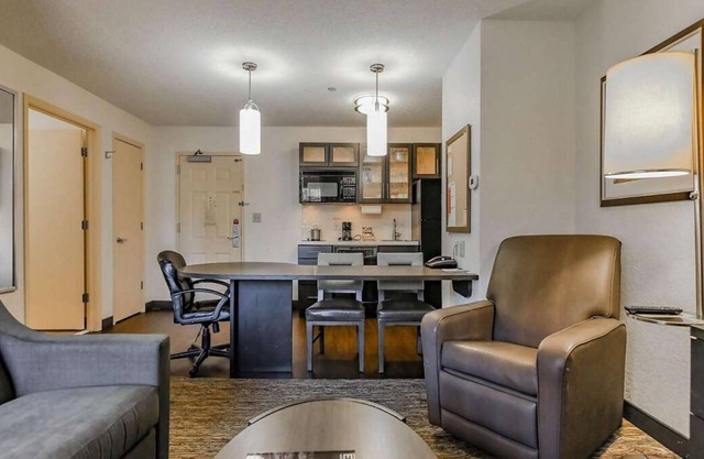 Your Dream Stay in the Heart of Tennessee! 2 Relaxing Units, Full Kitchen!