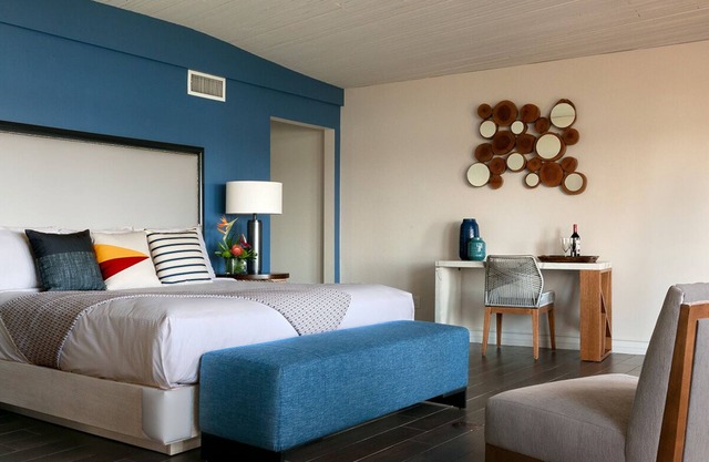Your Gateway to San Diego's Delights! Unit w/Kitchen, Pool, Tennis Court!