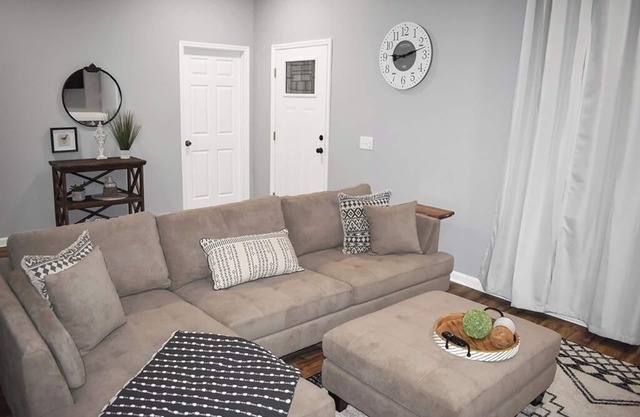 Your home away from Home. 4 blocks from downtown, 2 miles from MTSU
