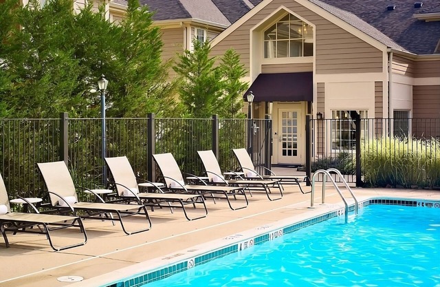 Your Home Away From Home! Pet-Friendly, Outdoor Pool, Short Drive to Quarry Park