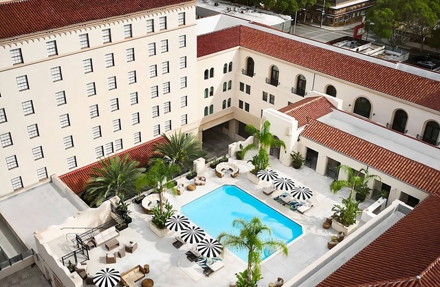 Your Home Away From Home! Outdoor Pool, Pets Allowed, Parking