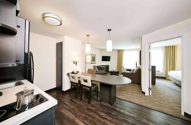 Your Home Away from Home in Pittsburgh! Fully-equipped Kitchen, Pets Allowed!