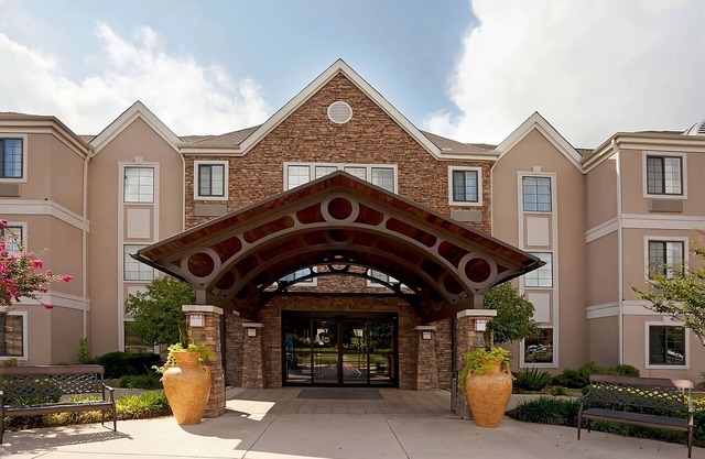 Your Ideal San Antonio Getaway! 2 Spacious Units with Private Kitchens! Pool!