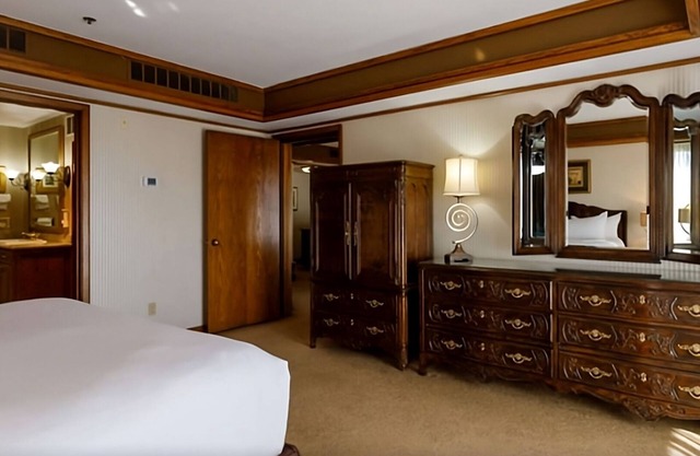 Your Oasis in Elko, Nevada! 2 Comfortable Units, Swimming Pool, Pets Allowed!