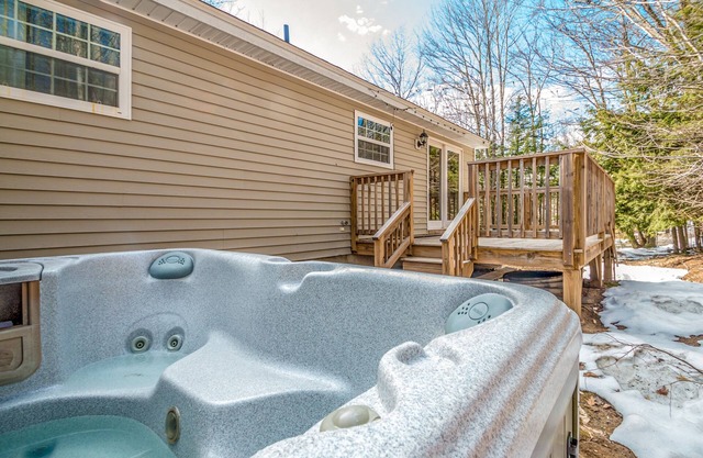 Your Perfect Blend of Views, Hot Tub, and Fun!