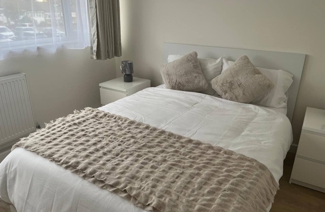 Your perfect Croydon base- Newly renovated, Ultra convenient 2 bedroom house