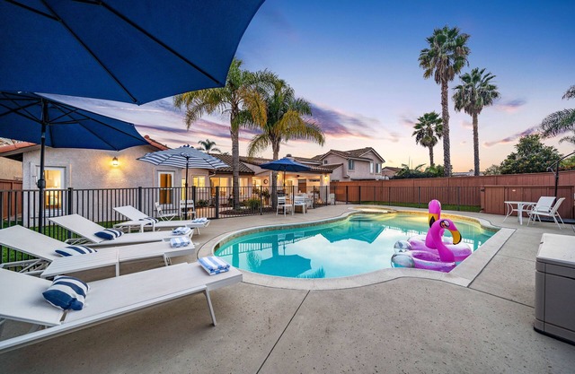 Your private oasis with heated pool and garden in Oceanside!