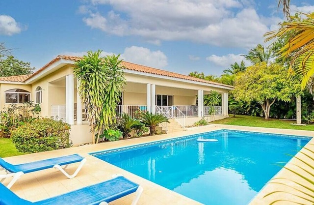 Your Private Villa with Pool Solid WIFI